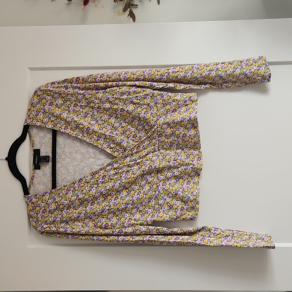 Forever 21 Cropped long sleeve top with floral print, faux wrap-over, 0X - Picture 1 of 8